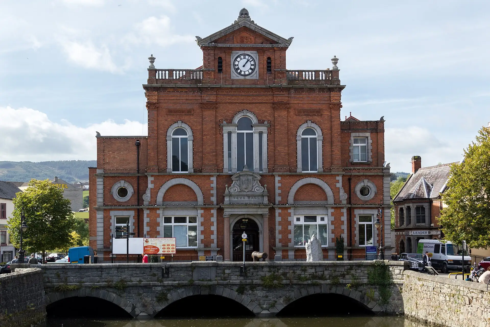 Newry Town Hall spanning the Clanrye river